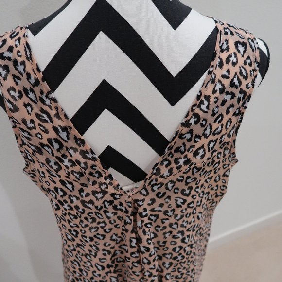 Sleeveless Top - Picture 5 of 6